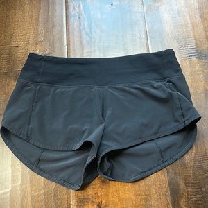Lululemon black 2.5 shorts size 2